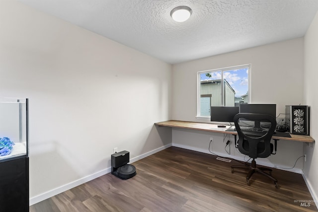 5509 Aspenwood Ave, Caldwell, ID 83607 - office featuring dark wood-style flooring, a textured ceiling, and built in desk