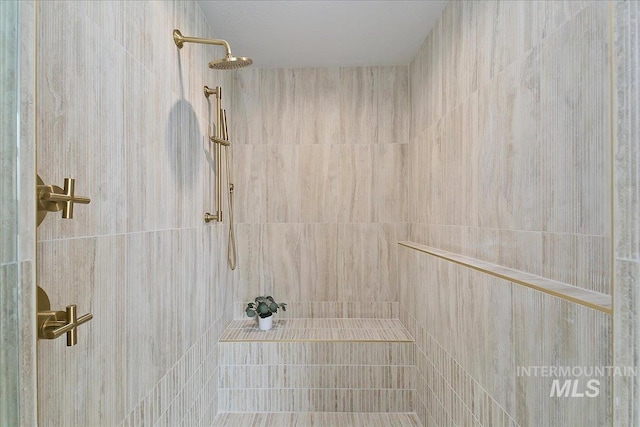 bathroom featuring tiled shower