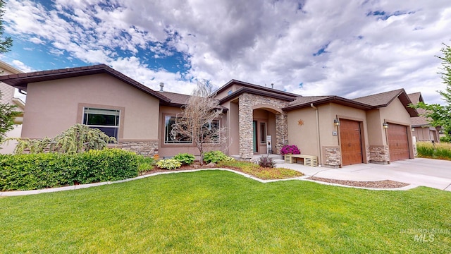 view of front of home featuring a garage and a front yard