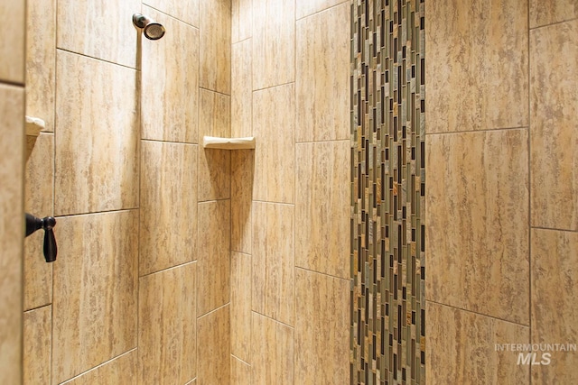 details featuring a tile shower