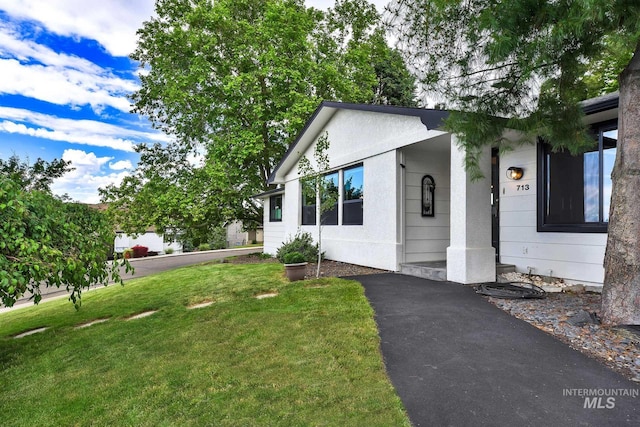 713 E Harcourt Rd, Boise, ID 83702 - view of front of property with a front yard