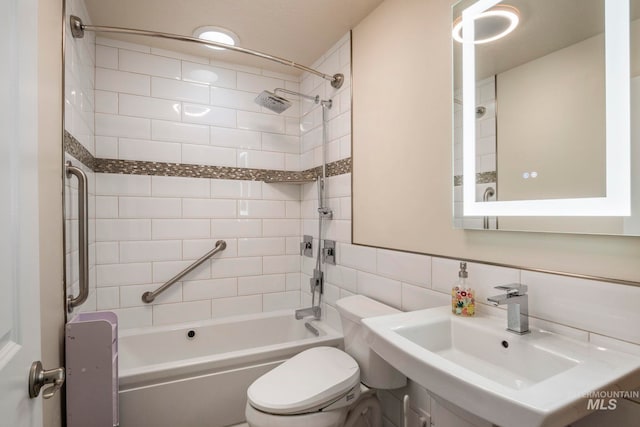 full bathroom with shower / bathtub combination, a sink, toilet, and decorative backsplash