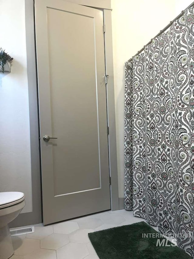 11703 W Amsonia, Star, ID 83669 - full bathroom featuring toilet and curtained shower