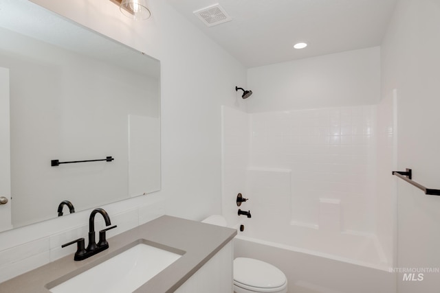 full bath featuring toilet, shower / bath combination, vanity, visible vents, and backsplash