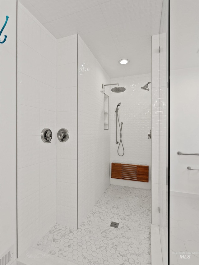 bathroom featuring a tile shower