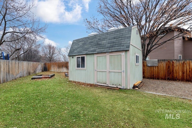 view of outdoor structure featuring a yard