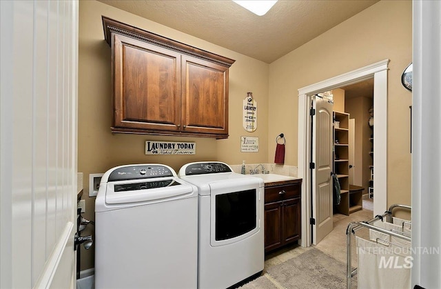 10318 W Adirondack Ct, Star, ID 83669 - laundry area featuring washing machine and dryer, cabinet space, light carpet, and a textured ceiling