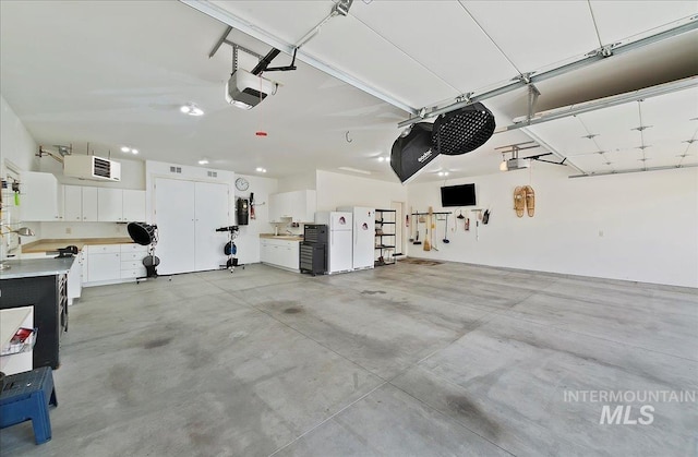 10318 W Adirondack Ct, Star, ID 83669 - garage with a garage door opener