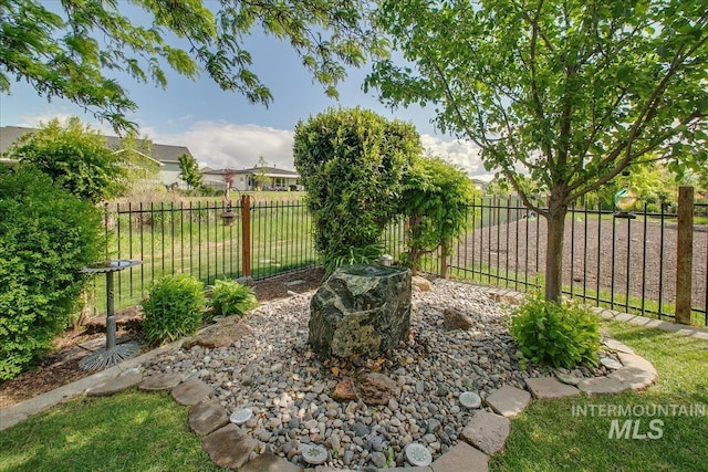 10318 W Adirondack Ct, Star, ID 83669 - view of yard