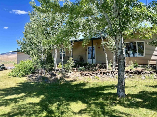 view of front of home with a front lawn