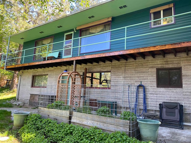 exterior space featuring a balcony