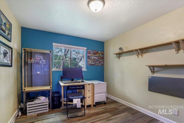 1037 Pahsimeroi Dr, Twin Falls, ID 83301 - office area featuring wood finished floors, a textured ceiling, and baseboards
