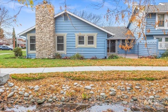 view of front of house with a front yard