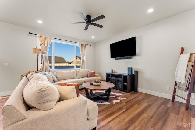 living room with dark wood-type flooring and ceiling fan