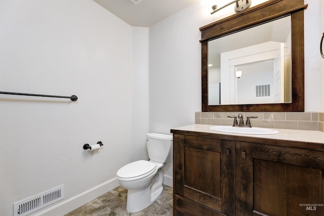 6859 N Topaz Jewel Pl, Meridian, ID 83646 - half bath featuring baseboards, toilet, and vanity