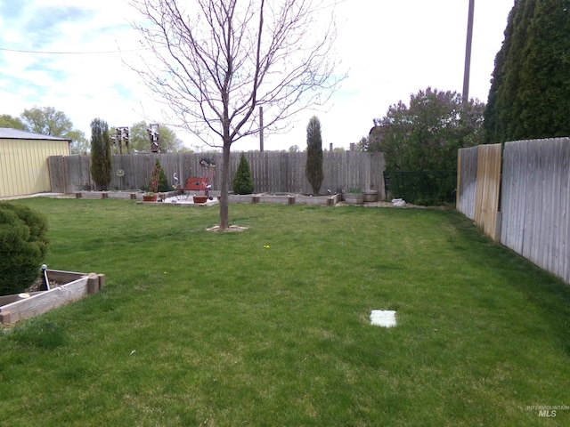 1835 Lincoln St, Mountain Home, ID 83647 - view of yard with a fenced backyard