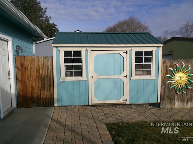 1835 Lincoln St, Mountain Home, ID 83647 - view of shed featuring fence