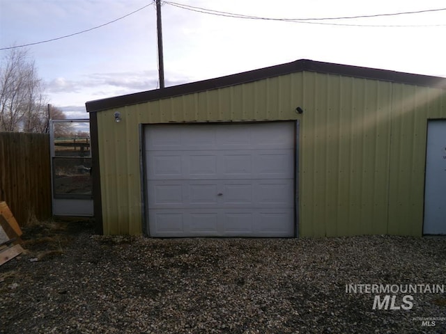 1835 Lincoln St, Mountain Home, ID 83647 - garage featuring fence