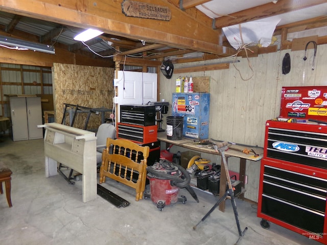 1835 Lincoln St, Mountain Home, ID 83647 - interior space with a workshop area