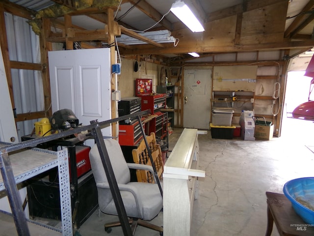 1835 Lincoln St, Mountain Home, ID 83647 - interior space featuring a workshop area