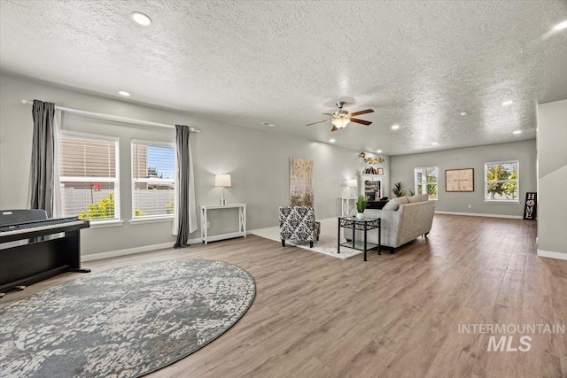 120 Pilgrim Way, Middleton, ID 83644 - living area with a ceiling fan, a textured ceiling, wood finished floors, recessed lighting, and baseboards