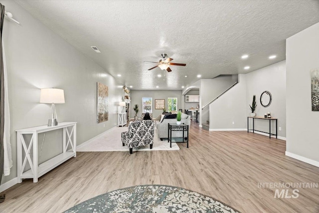 120 Pilgrim Way, Middleton, ID 83644 - living area with a ceiling fan, wood finished floors, recessed lighting, a textured ceiling, and baseboards