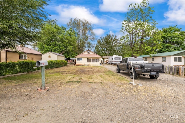 328 W Owyhee Ave, Homedale, ID 83628 - view of front of home featuring fence