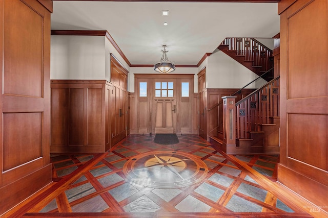 foyer featuring ornamental molding