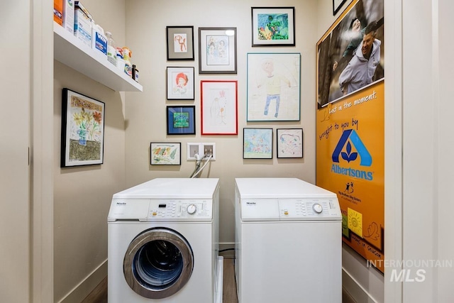 880 W River St, Boise, ID 83702 - laundry area featuring baseboards, laundry area, and washer and dryer