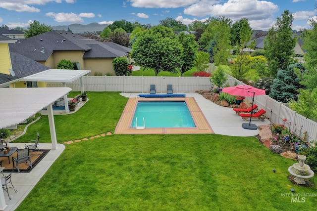 view of pool featuring a pergola, a patio, and a yard