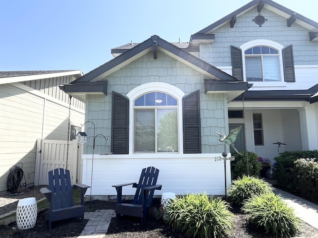 view of front of property featuring fence