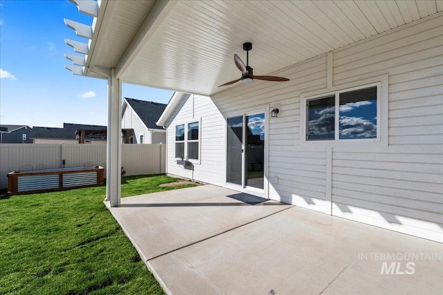 view of patio with ceiling fan