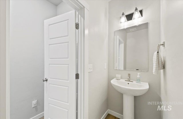 5094 W Avilla Dr, Meridian, ID 83646 - bathroom with baseboards