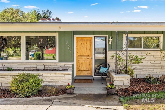 view of property entrance