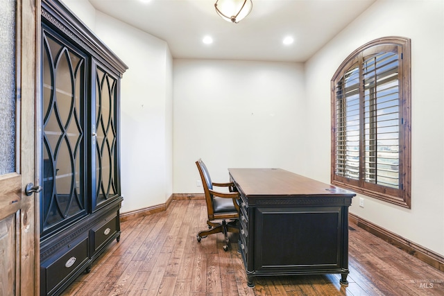 home office featuring dark wood-style floors, recessed lighting, and baseboards