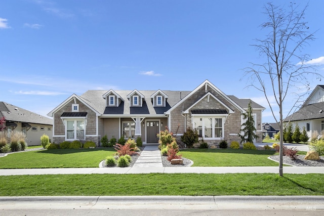 craftsman inspired home with a front yard and a porch