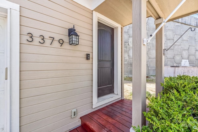 property entrance with covered porch
