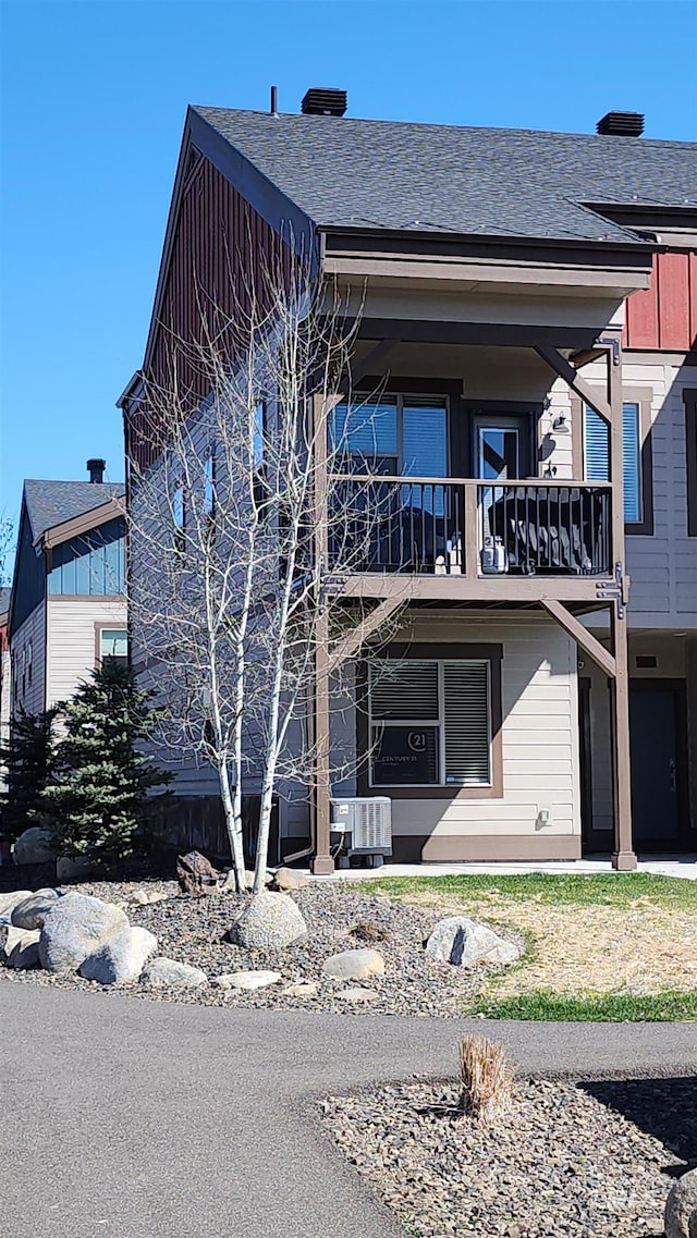 view of front of property with a balcony