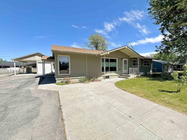 600 N 9th E, Mountain Home, ID 83647 - view of front of home with a front lawn, a carport, and driveway