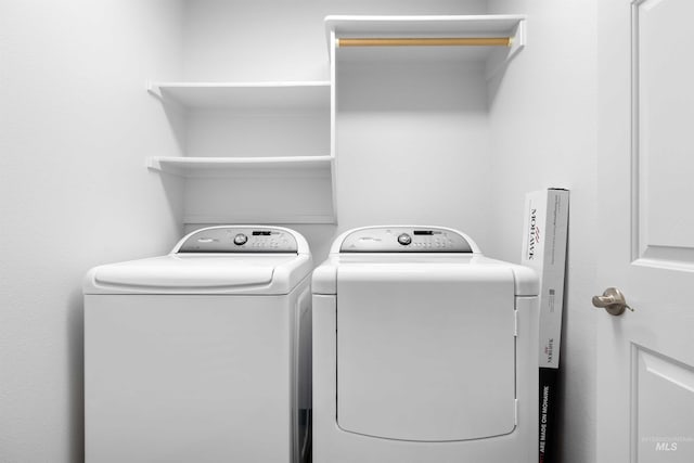 1590 Saddler St, Twin Falls, ID 83301 - laundry room with washer and dryer