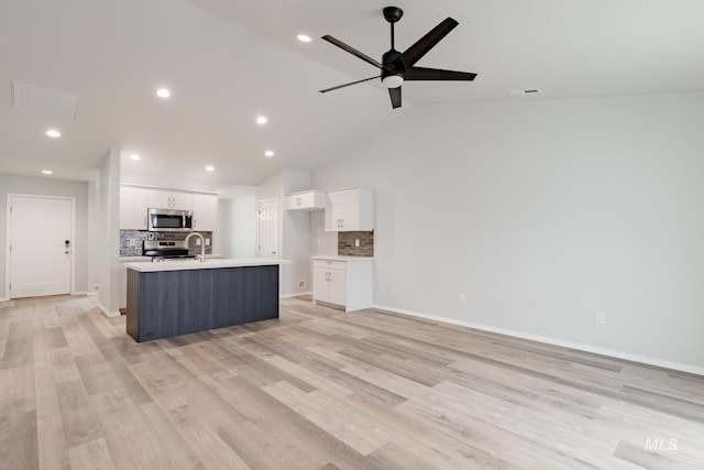 5315 E Burnte Peak St, Nampa, ID 83687 - kitchen featuring appliances with stainless steel finishes, a kitchen island with sink, tasteful backsplash, ceiling fan, and recessed lighting