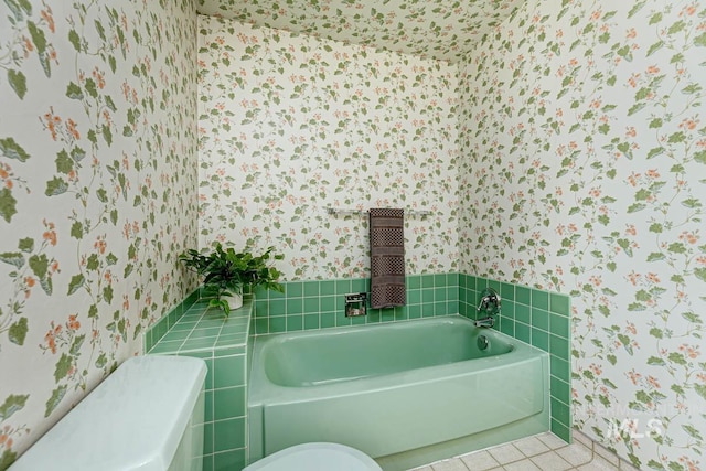 928 N Argyll Dr, Boise, ID 83702 - full bath featuring wallpapered walls, a bath, toilet, and tile patterned floors