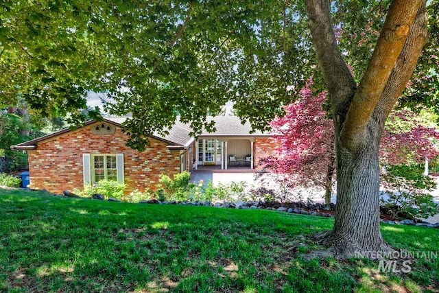 928 N Argyll Dr, Boise, ID 83702 - view of front of home featuring brick siding and a front lawn
