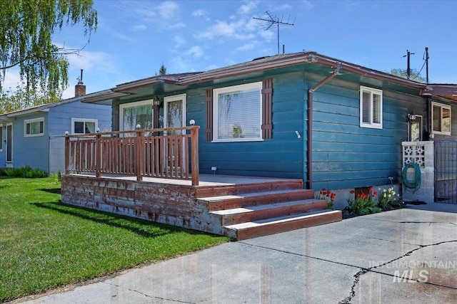 371 Dubois, Twin Falls, ID 83301 - ranch-style house with a front yard