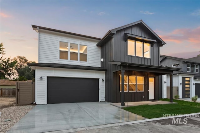 view of front facade with a garage