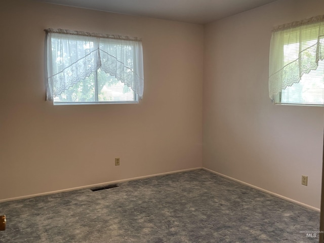 410 3rd Ave E, Jerome, ID 83338 - carpeted empty room with baseboards