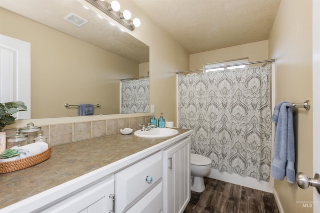 2493 S Skyview Dr, Nampa, ID 83686 - full bathroom with wood finished floors, vanity, and a shower with curtain