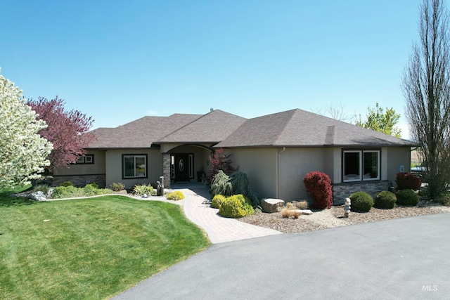 924 Main St S, Kimberly, ID 83341 - view of front of house with stucco siding, stone siding, a front lawn, and roof with shingles