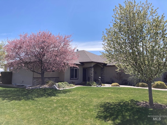 924 Main St S, Kimberly, ID 83341 - view of front facade with stone siding, a front yard, and stucco siding
