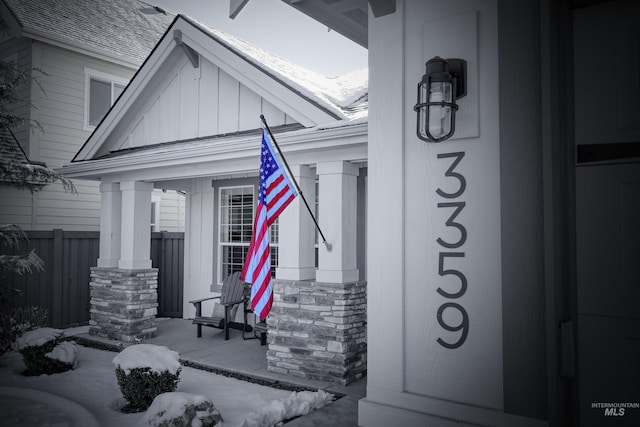 entrance to property featuring a porch